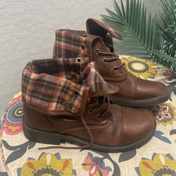 Arizona Jean Company Shoes - Arizona Jean Co plaid booties.